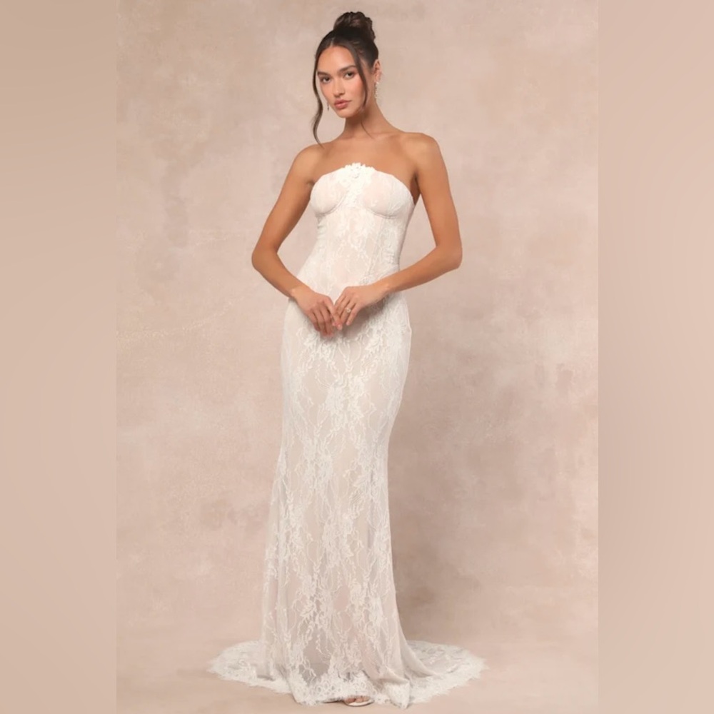 Lulu's Strapless Lace Gown in Cream and White